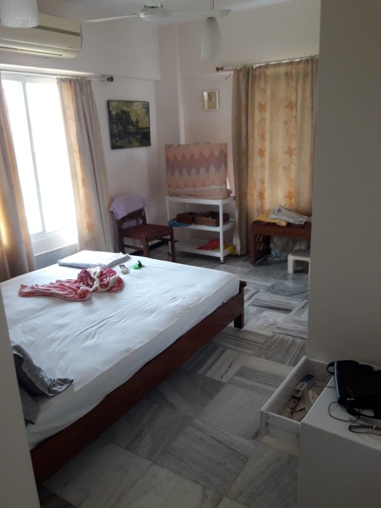 Aangan CHS, Khar West – 3BHK Furnished Flat for Sale 4