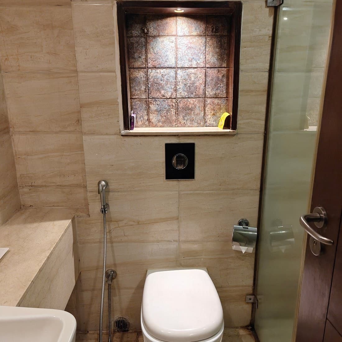 Spacious 2 BHK Apartment for Sale at May Flower, Pali Hill