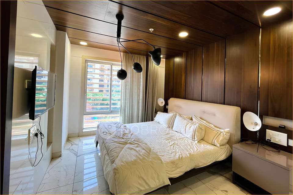 Spacious 3 BHK Apartment for Sale in Chhaya, Khar West – Prime Location