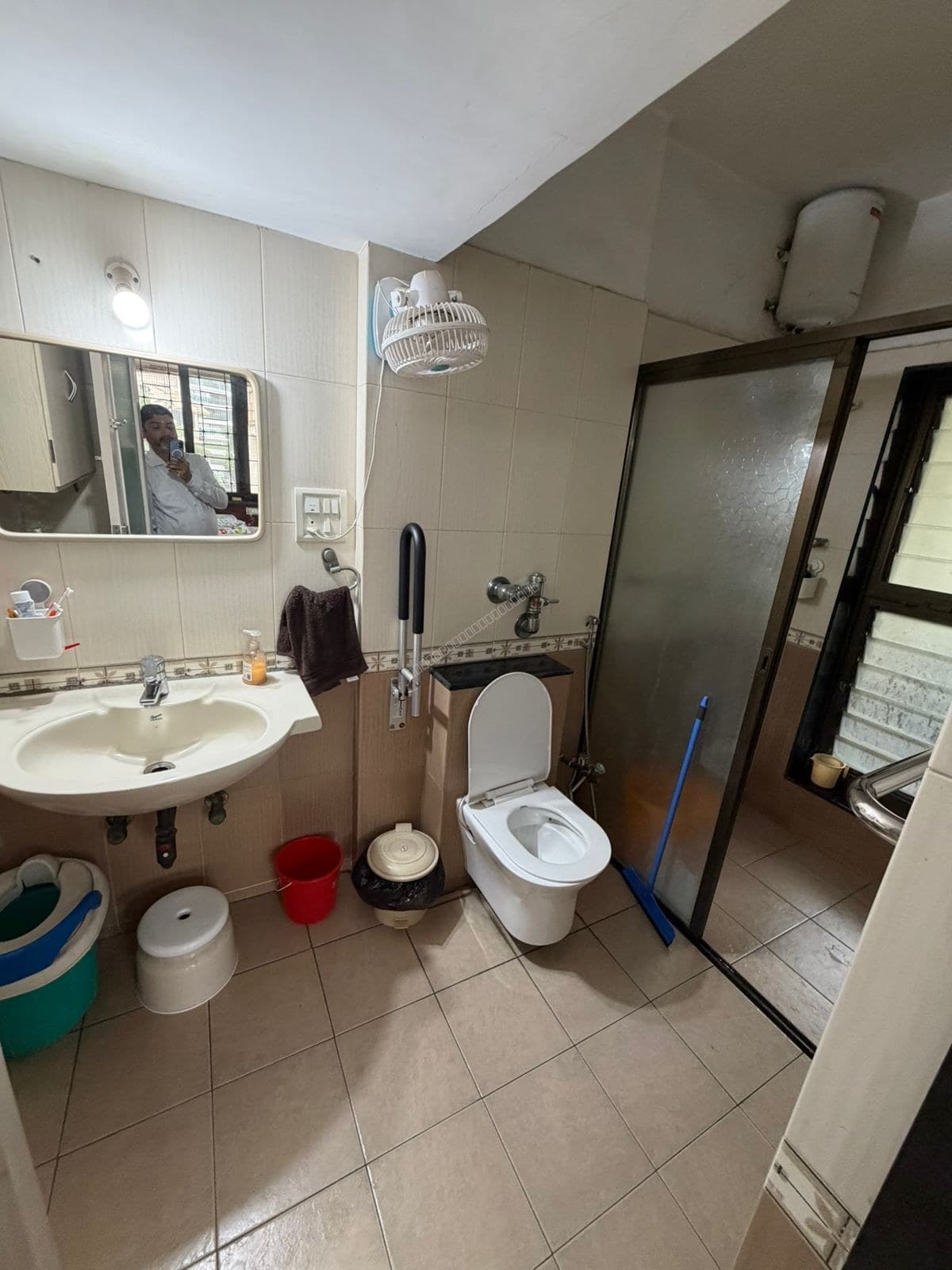 Spacious 3.5 BHK Apartment for Sale at Takshashila Apartments, Santacruz West