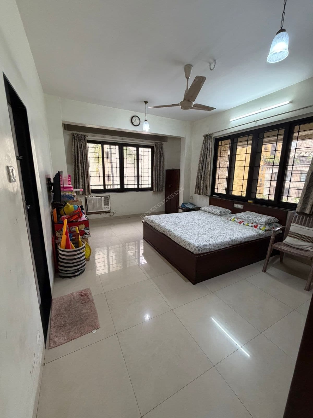 Spacious 3.5 BHK Apartment for Sale at Takshashila Apartments, Santacruz West