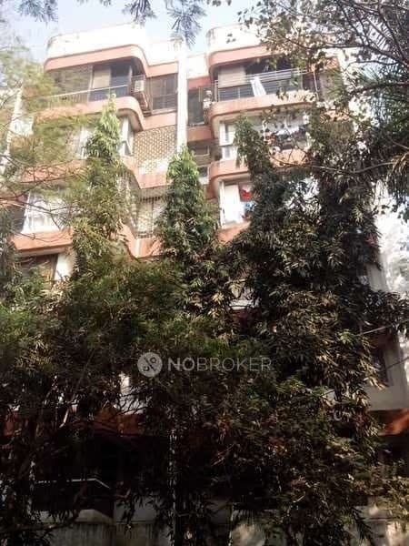 Spacious 2 BHK Apartment for Sale at Gladhurst, Santacruz West