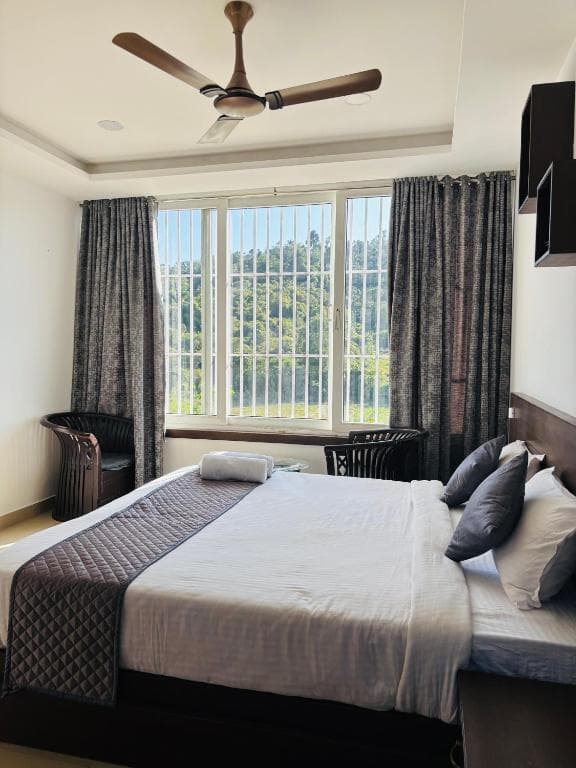 Kool Breeze, Khar West – Spacious 3 BHK Apartments 4