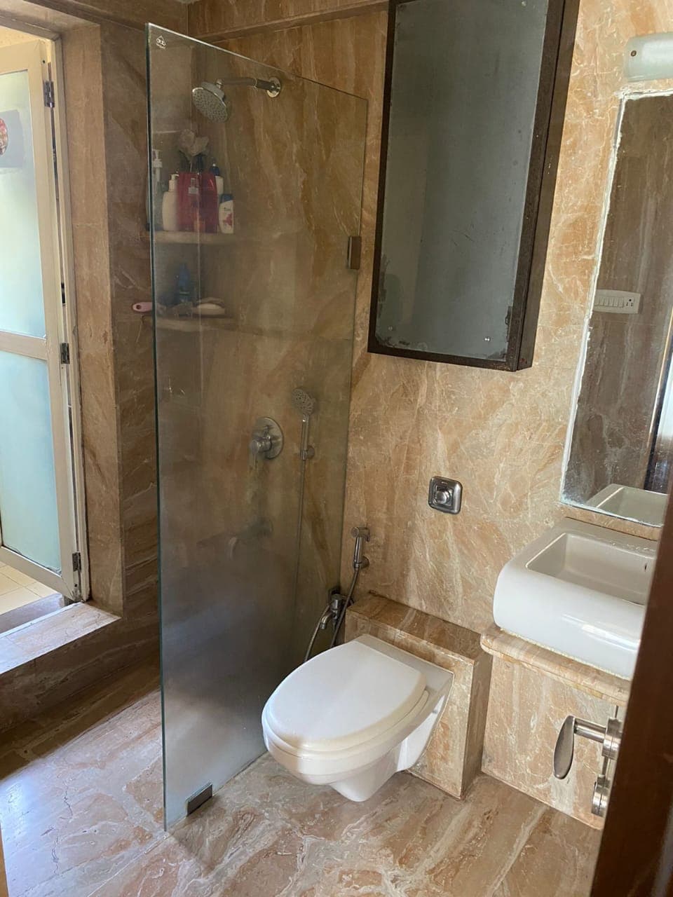 Spacious 3BHK Apartment for Sale in Uday Bhanu, Santacruz West – ₹5.50 Cr (Negotiable)