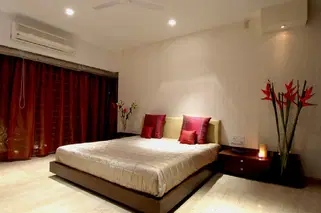 Exclusive 4 BHK with Balcony for Sale at Natraj, Madhu Park – Khar West 2