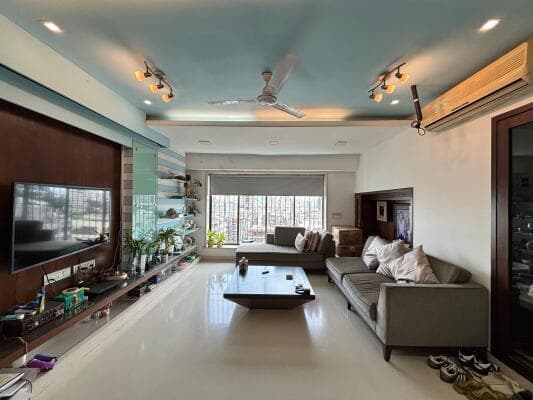 Spacious 4 BHK at Gabbana Building | 15th Road | Khar West 2