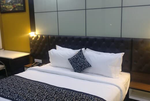 Spacious 4 BHK at KK Imperial | Convertible to Large 3 BHK | Khar West 2