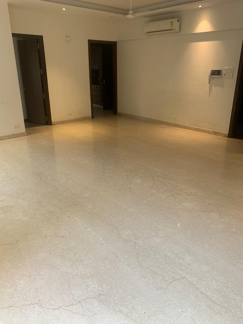 Contemporary 2 BHK Apartment for Sale at Lalani Fairmont, Khar West