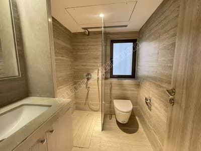 Gurjit Building – 3.5 BHK Apartment | 1200 Sq. Ft. | Santacruz West
