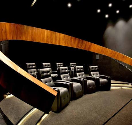 Rustomjee Paramount, Khar West – Luxury 2 to 5 BHK Residences with Premium Amenities 3