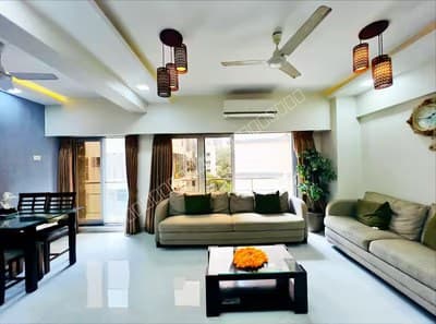 Spacious Jodi Flat for Sale in Khar West