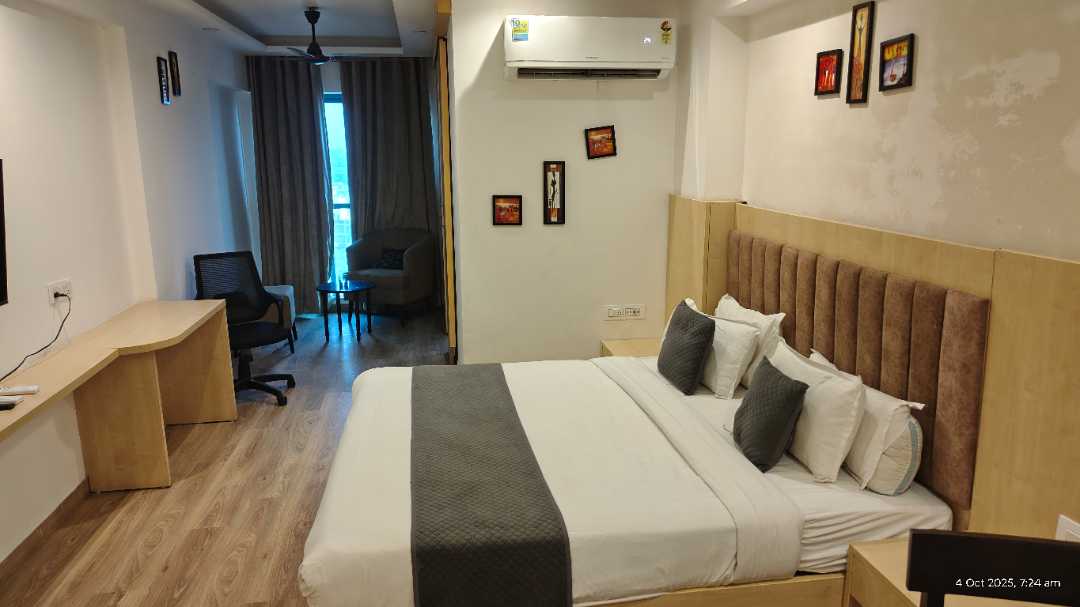 3 BHK at Kohinoor Palace, Khar West – One Apartment Per Floor Luxury Living 2