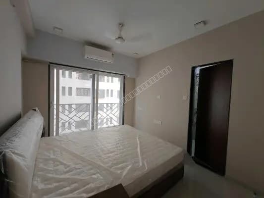 Supreme Park Vista, Khar West | 2 BHK | 700 Sq.Ft Carpet | ₹4.5 Cr