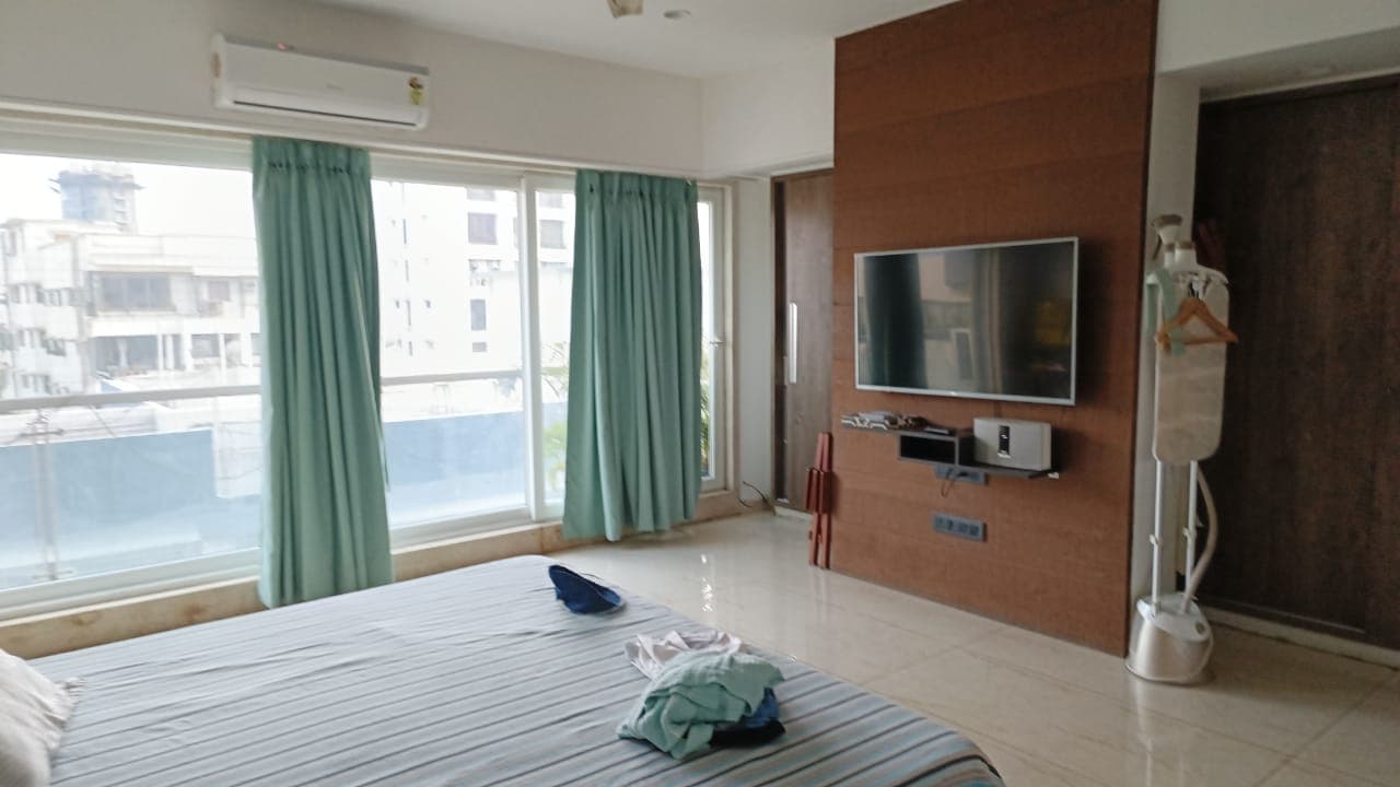 Prestigious 4 BHK at Gorwani Platinum, Bandra – Flexible Layout & Prime Location 4