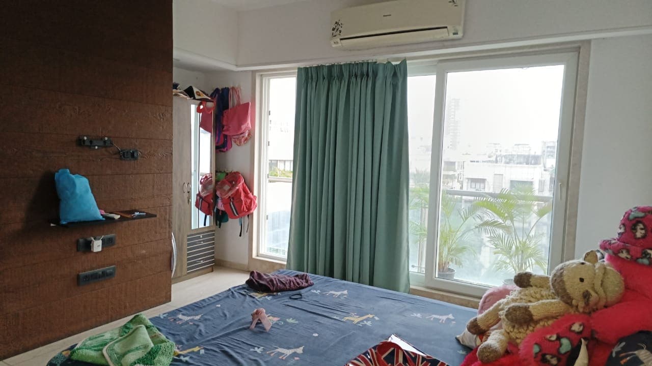 Prestigious 4 BHK at Gorwani Platinum, Bandra – Flexible Layout & Prime Location 3