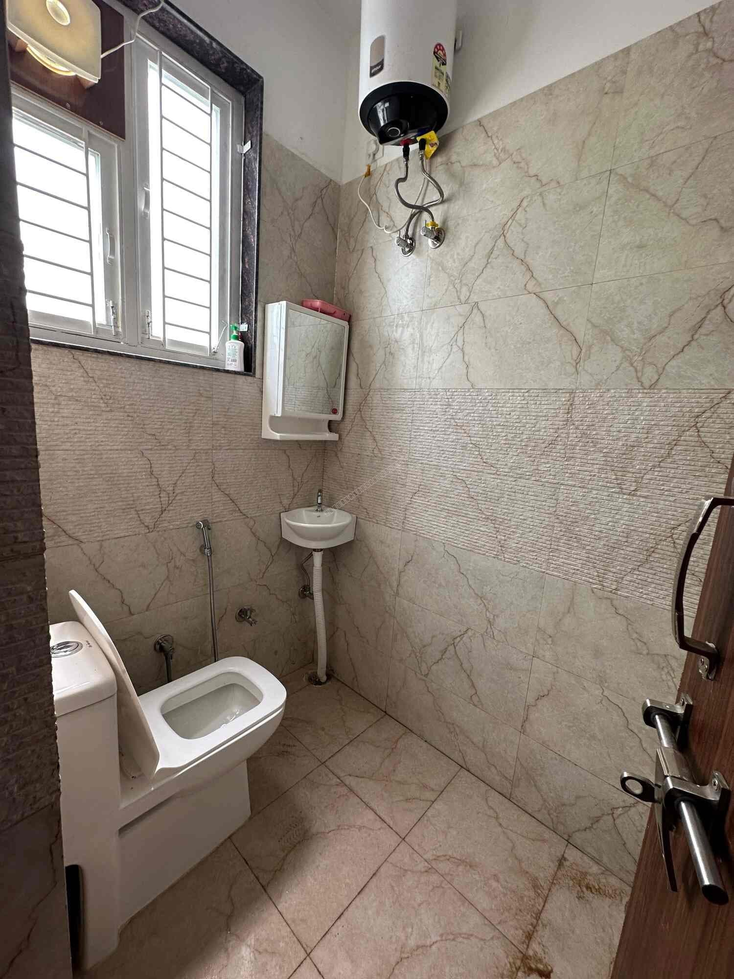 Spacious 2 BHK Apartment for Sale at HImat Ghar, 13th Road, Khar West