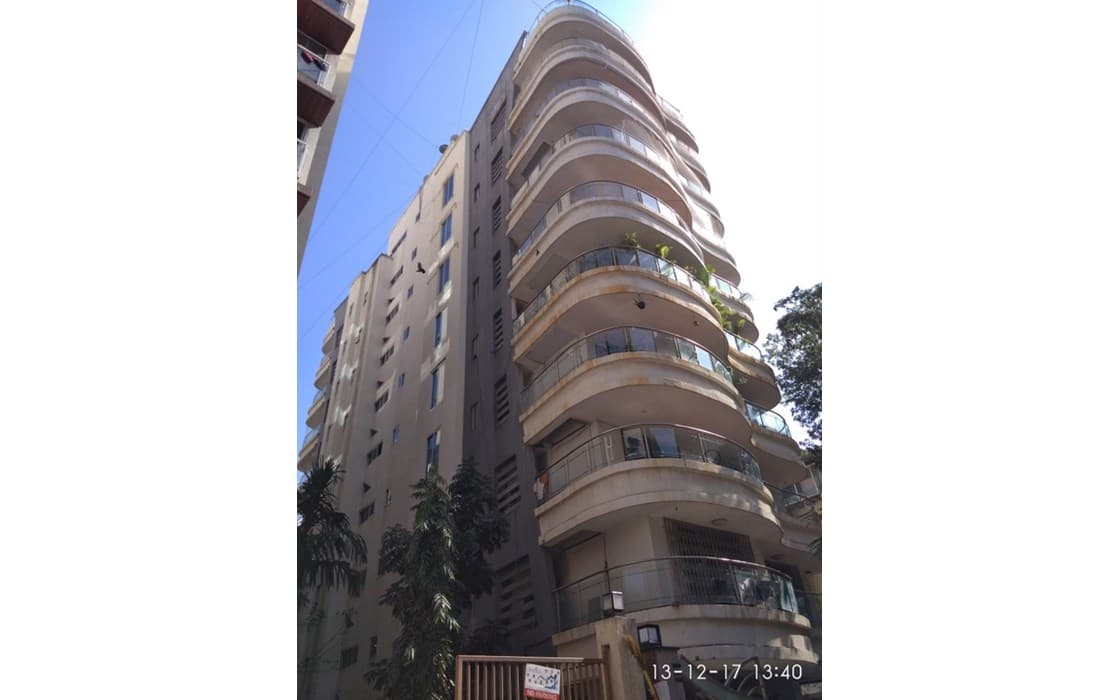 Ultra-Spacious 4.5 / 5 BHK at Bhagwanti Heights | All-Round Balconies | Khar West 3